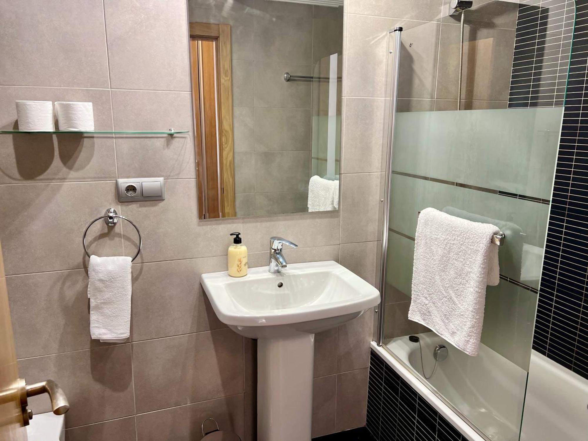 Apartamento Europa Jardin Oviedo Ngoại thất bức ảnh